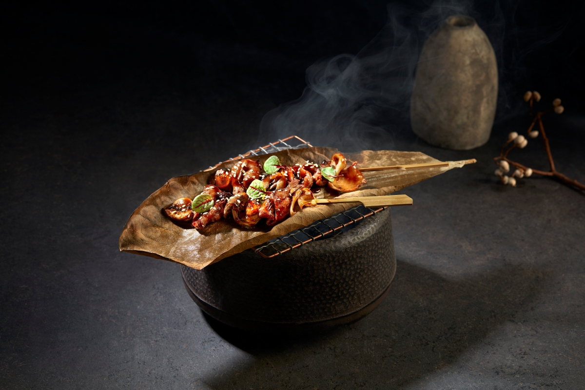 美国牛肉片菌菇朴叶烧 Grilled American Beef and Assorted Mushroom Skewer 1200x800px