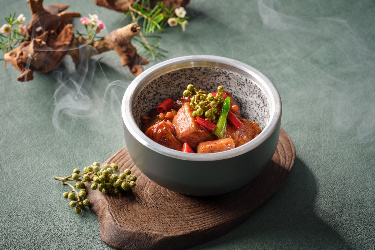 Stir fried Diced Japanese Wagyu Beef with Sichuan Pepper Sauce served on Hot Stone 1200x800px