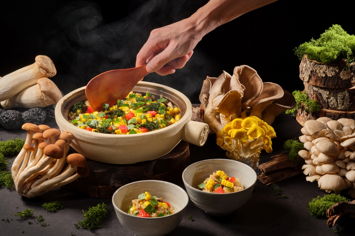 Chef_Nobuhiro_-_Assorted_Mushroom_Donabe_with_Japanese_Koshihikari_Rice_菌菇蔬菜土锅日本大米_1200x800px Plant-based Royalty | Si Chuan Dou Hua