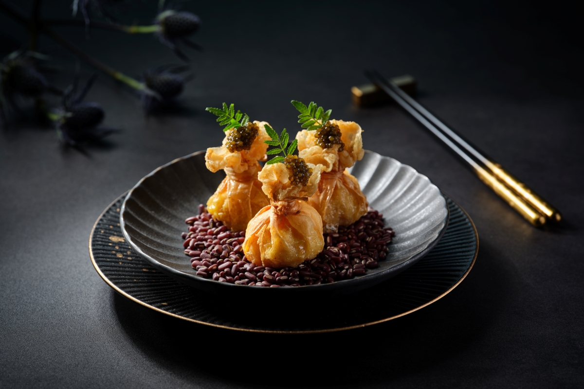 Deep-fried_Ngoh_Hiang_with_Sturgeon_Caviar_1200x800px image Deep-fried_Ngoh_Hiang_with_Sturgeon_Caviar_1200x800px
