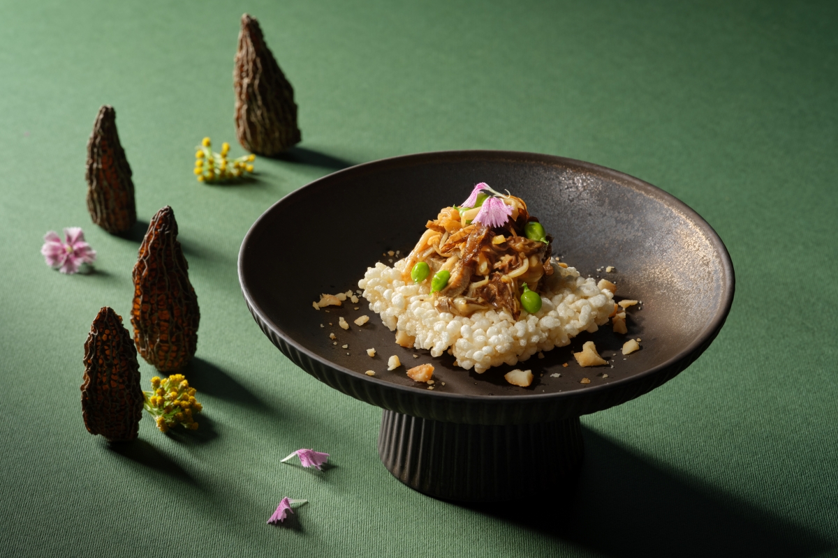 Rice_Crackers_with_Stir-fried_Duo_Mushroom_and_Macadamia_Nut_1200x800px image Rice_Crackers_with_Stir-fried_Duo_Mushroom_and_Macadamia_Nut_1200x800px Championing Sustainable Gastronomy | Si Chuan Dou Hua