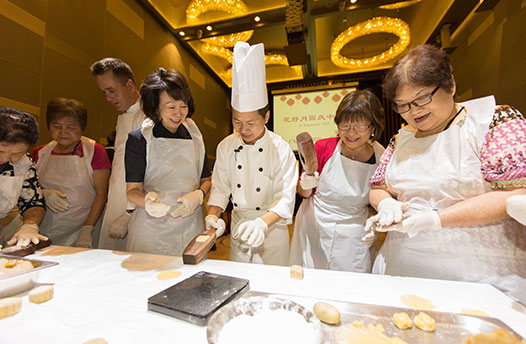 2015_-Mid-Autumn-Festival-at-PARKROYAL-on-Beach-Road Mid Autumn Festival at PARKROYAL on Beach Road | Si Chuan Dou Hua